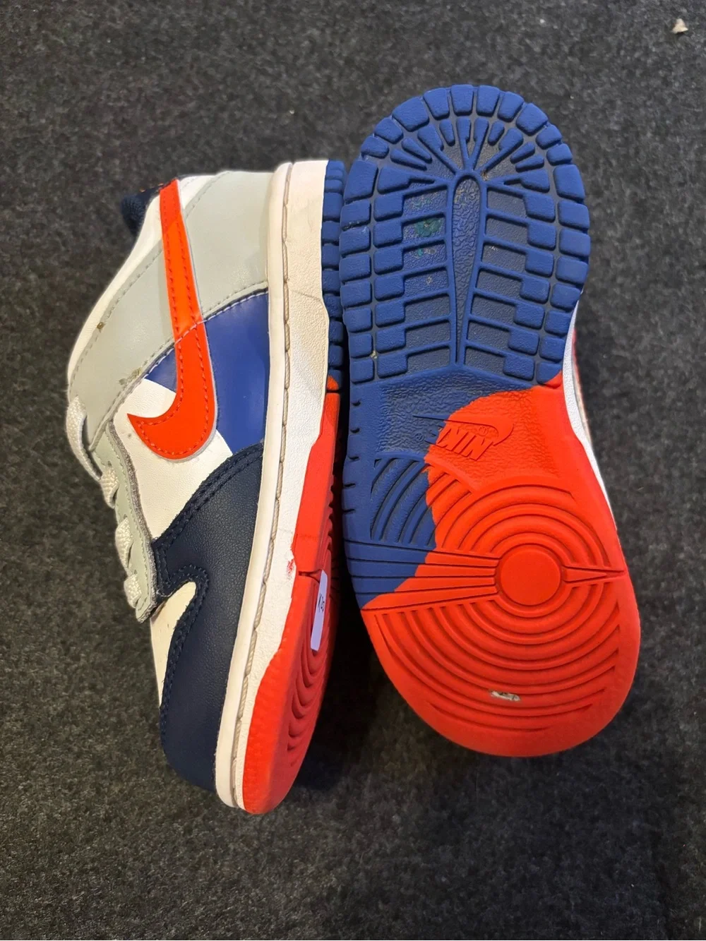 Nike Kids Low-Top Sneakers in White, Orange & Blue - Picture 3 of 6